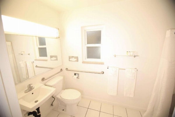 Travelodge by Wyndham Burbank-Glendale image 12