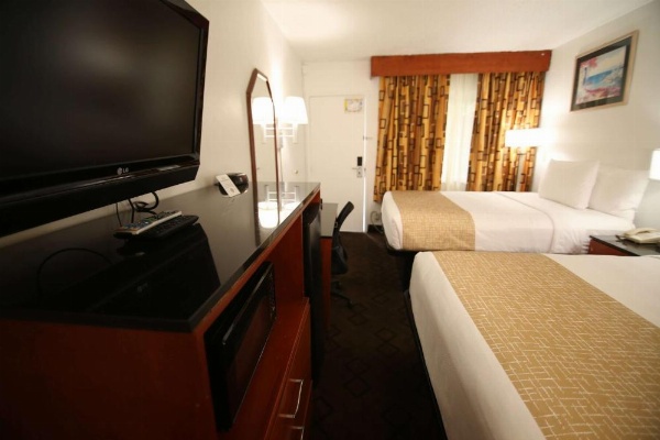 Travelodge by Wyndham Burbank-Glendale image 13