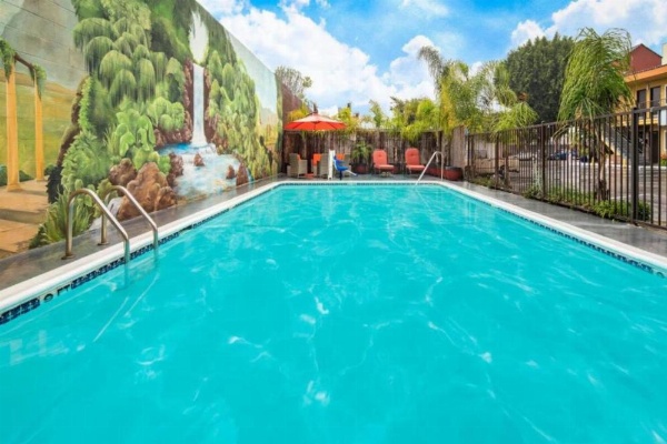 Travelodge by Wyndham Burbank-Glendale image 21