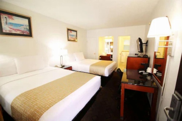 Travelodge by Wyndham Burbank-Glendale image 24